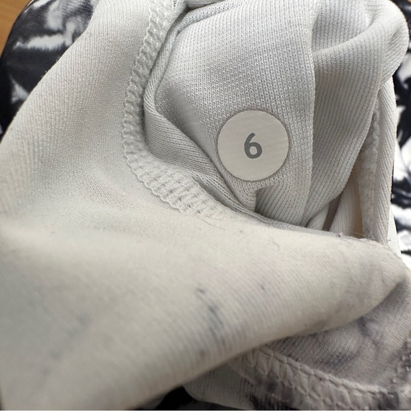 Lululemon | Wunder Under Hi-Rise Leggings in Shibori Tie-Dye Black & White Size - Picture 7 of 7